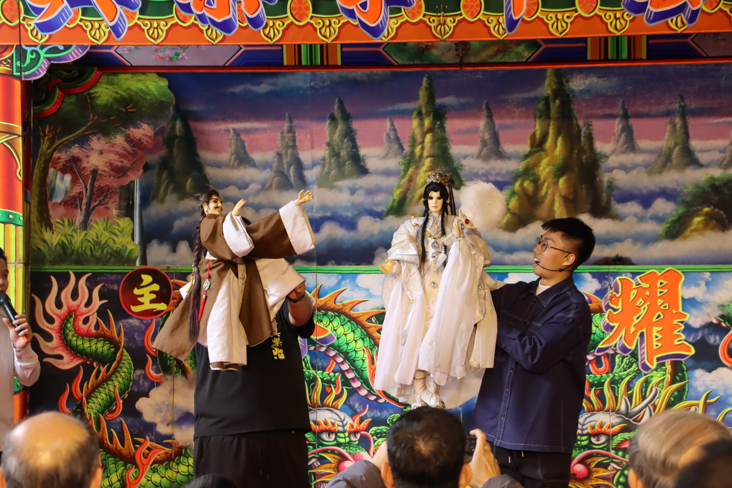 桃園土地公文化館特展開幕 揭開戲台彩繪藝師面紗-桃園電子報